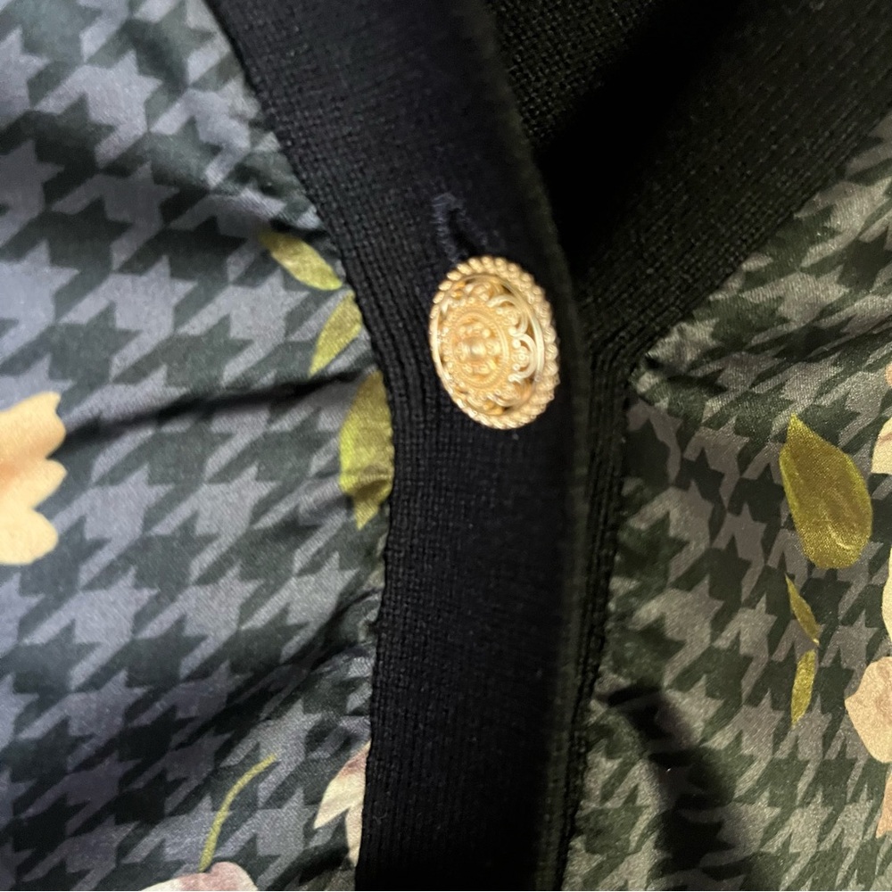 Isaac Mizrahi Estate Gold Crest Button Satin Front Cardigan Sweater Size XL - Picture 5 of 8